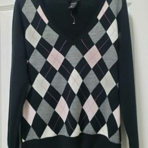 Women's Argyle Sweater (sizes large)